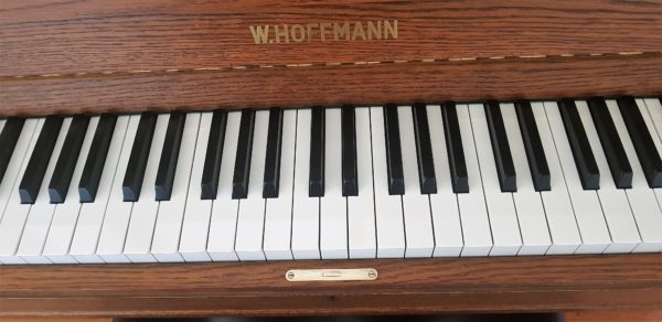 Hoffmann Klavier 110